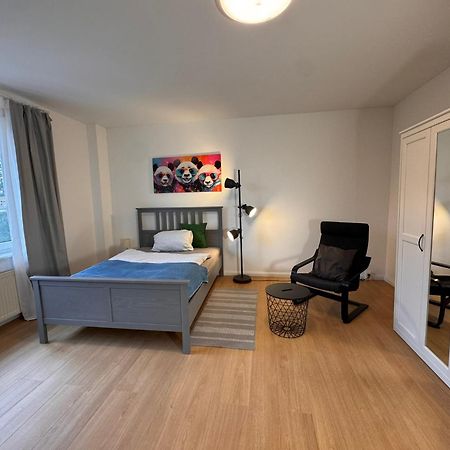 Fc-Apartmenthaus Falkensee Mit Grossem Garten Und Pkw Stellflaechen エクステリア 写真
