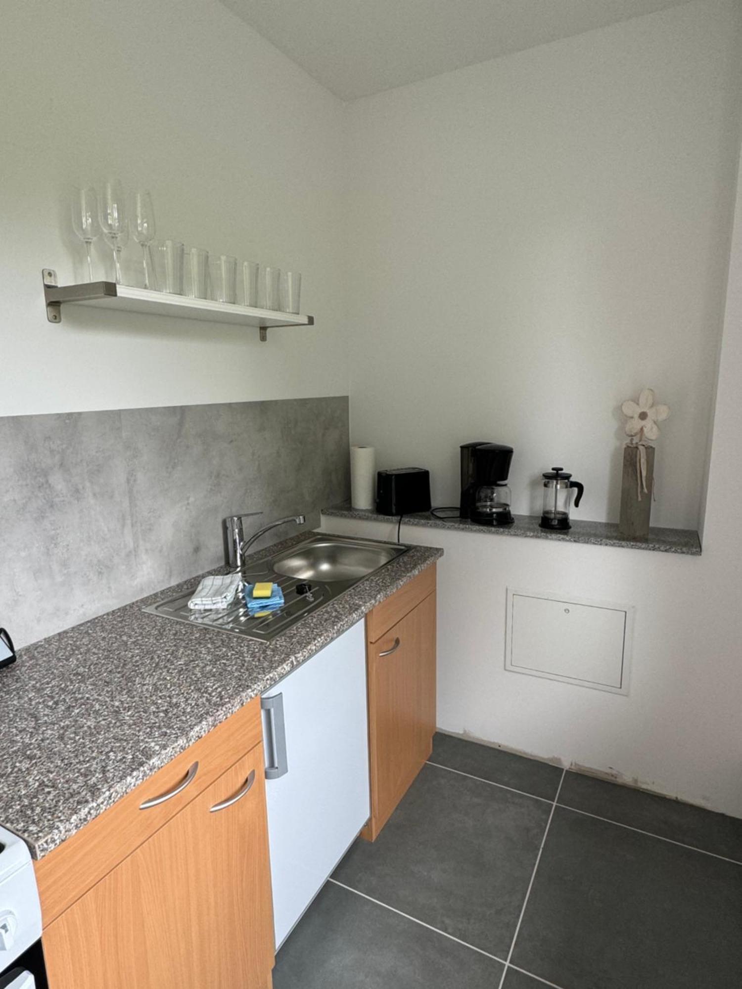 Fc-Apartmenthaus Falkensee Mit Grossem Garten Und Pkw Stellflaechen エクステリア 写真