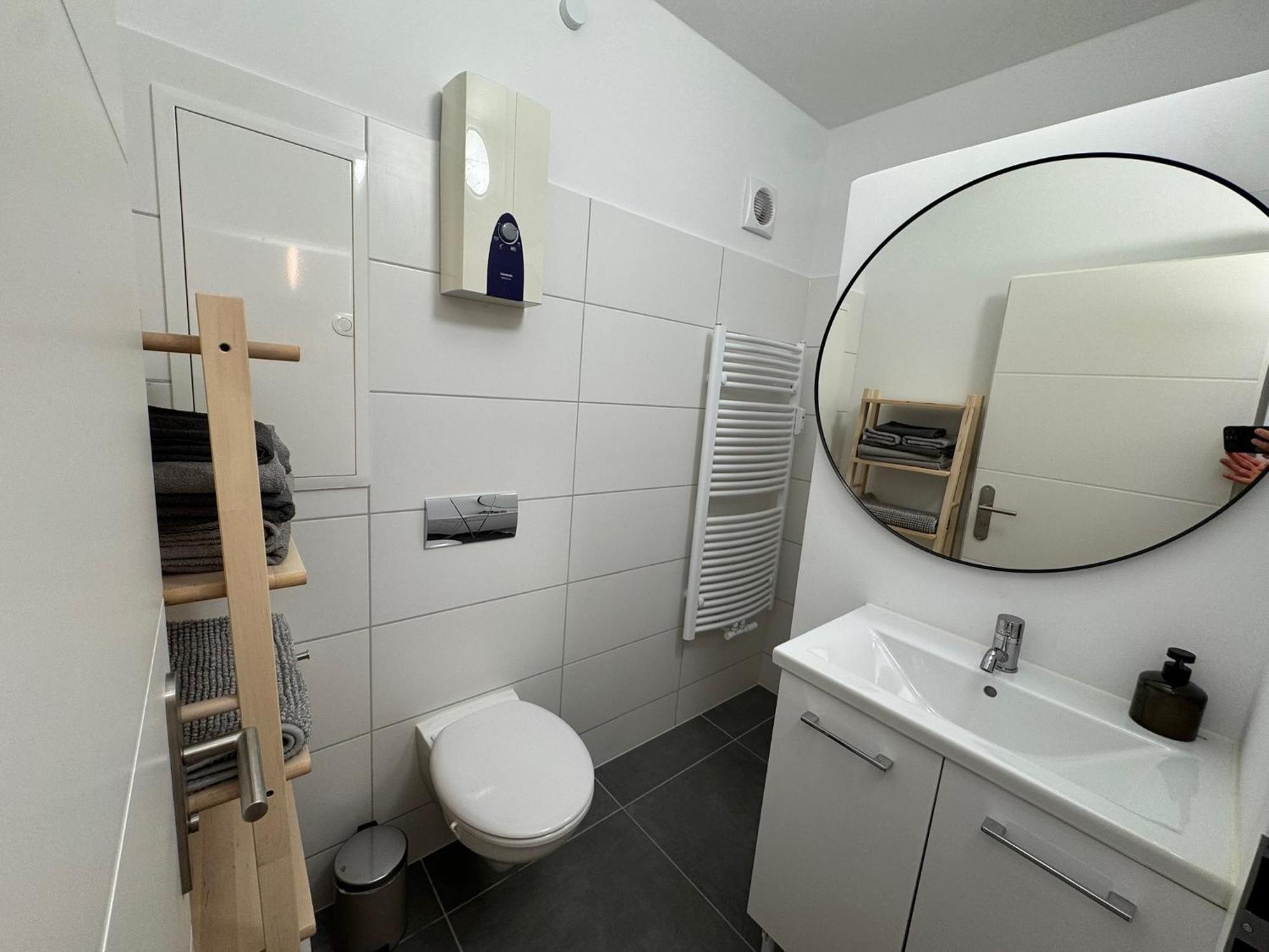 Fc-Apartmenthaus Falkensee Mit Grossem Garten Und Pkw Stellflaechen エクステリア 写真