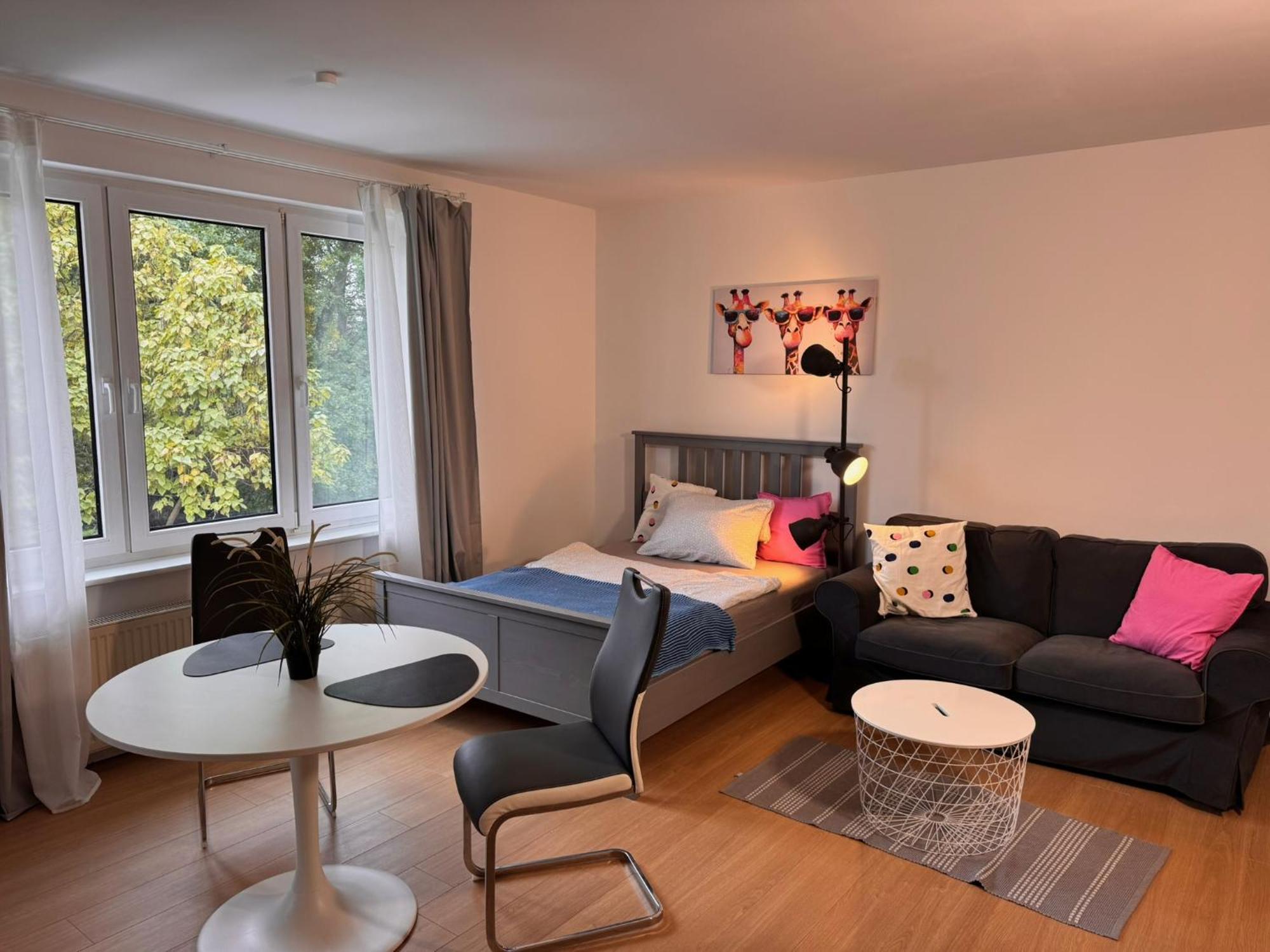 Fc-Apartmenthaus Falkensee Mit Grossem Garten Und Pkw Stellflaechen エクステリア 写真