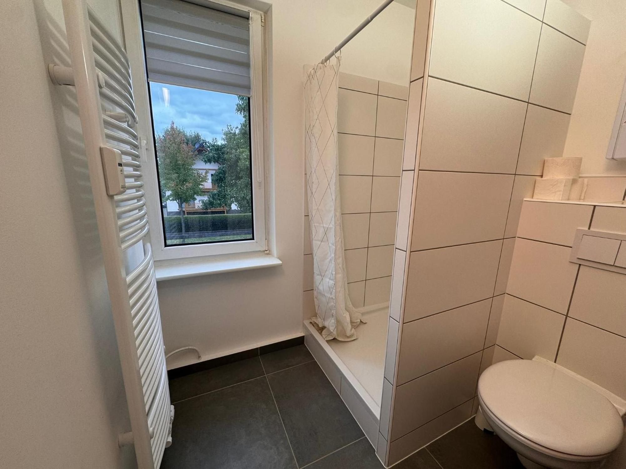Fc-Apartmenthaus Falkensee Mit Grossem Garten Und Pkw Stellflaechen エクステリア 写真