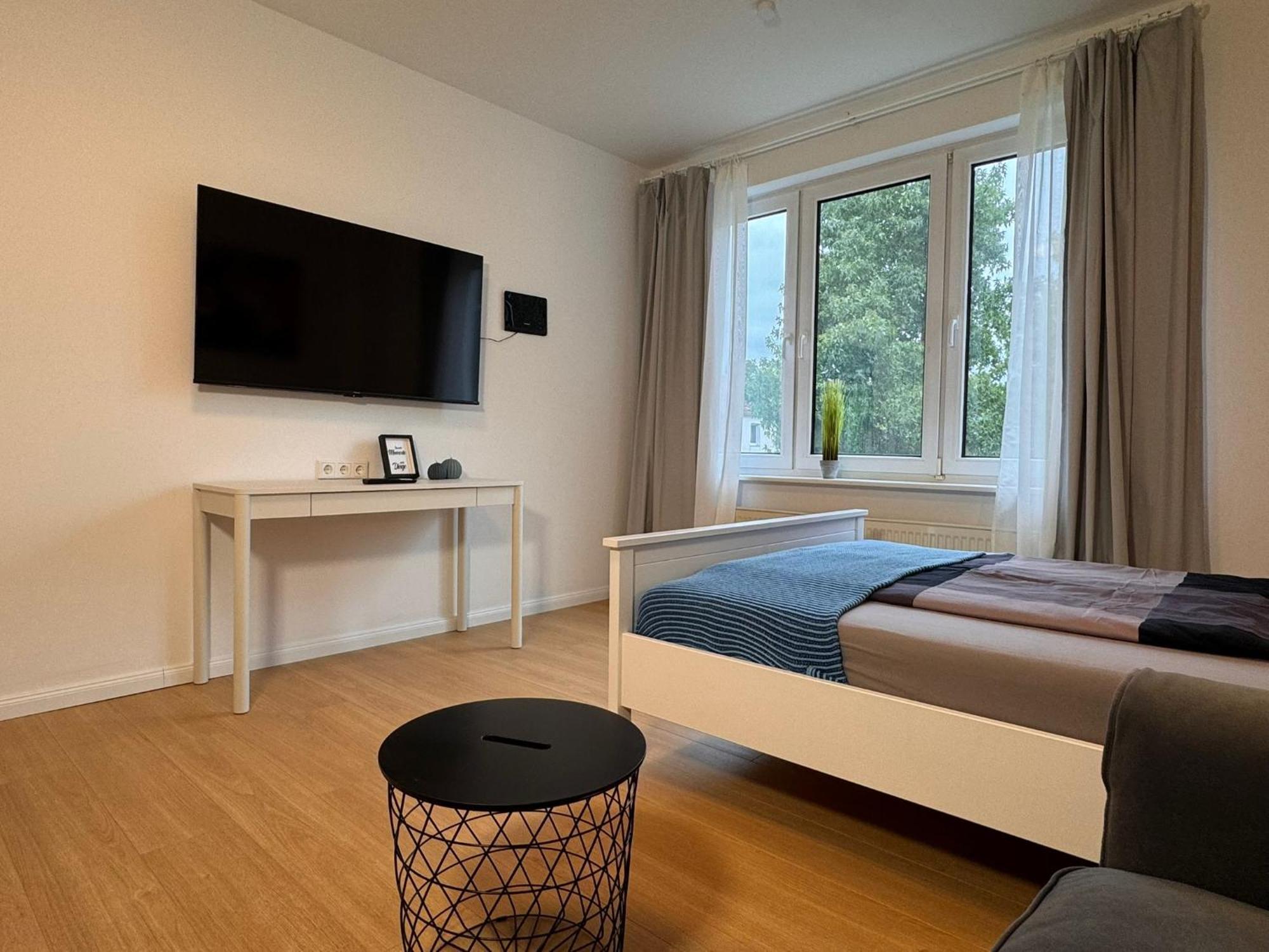 Fc-Apartmenthaus Falkensee Mit Grossem Garten Und Pkw Stellflaechen エクステリア 写真
