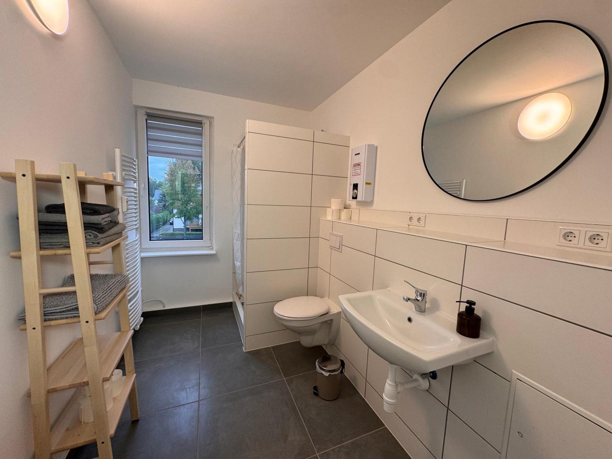 Fc-Apartmenthaus Falkensee Mit Grossem Garten Und Pkw Stellflaechen エクステリア 写真