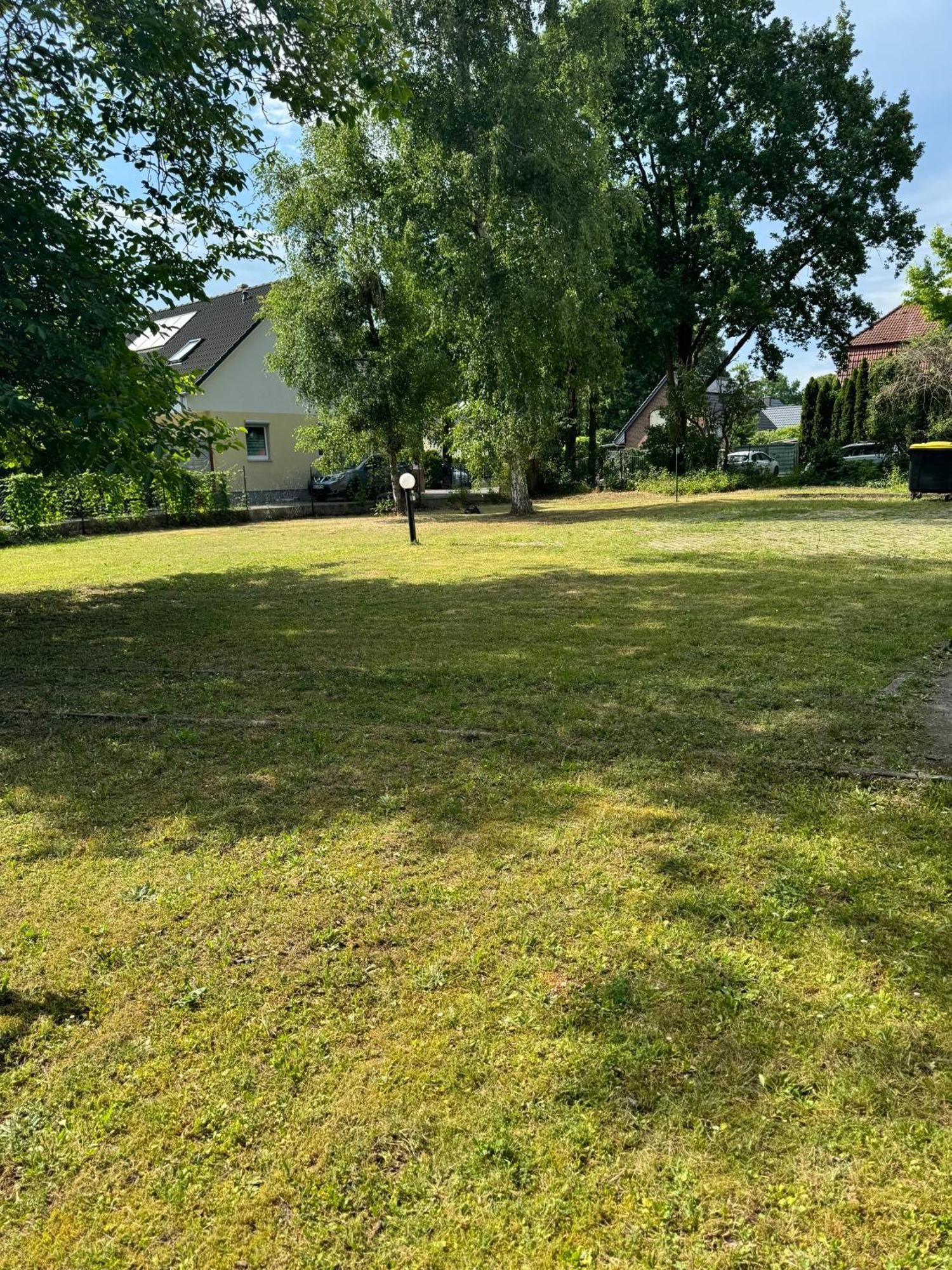 Fc-Apartmenthaus Falkensee Mit Grossem Garten Und Pkw Stellflaechen エクステリア 写真